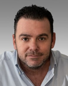 עו