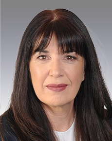 אדריאנה שכטר  